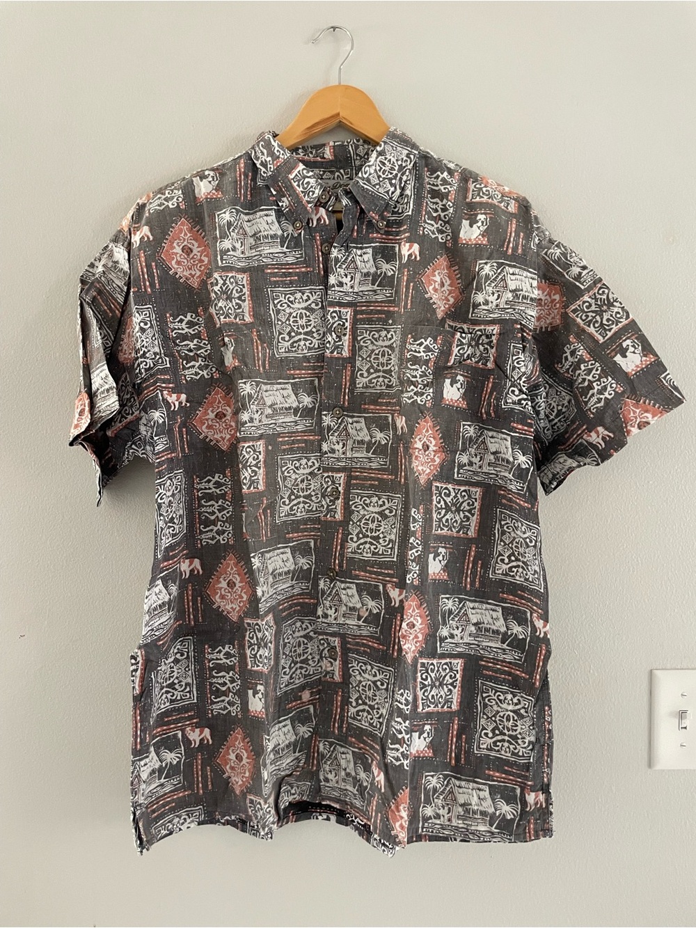 Big Dogs Short Sleeve Button-Down Shirt in Grey, Rust and White Print